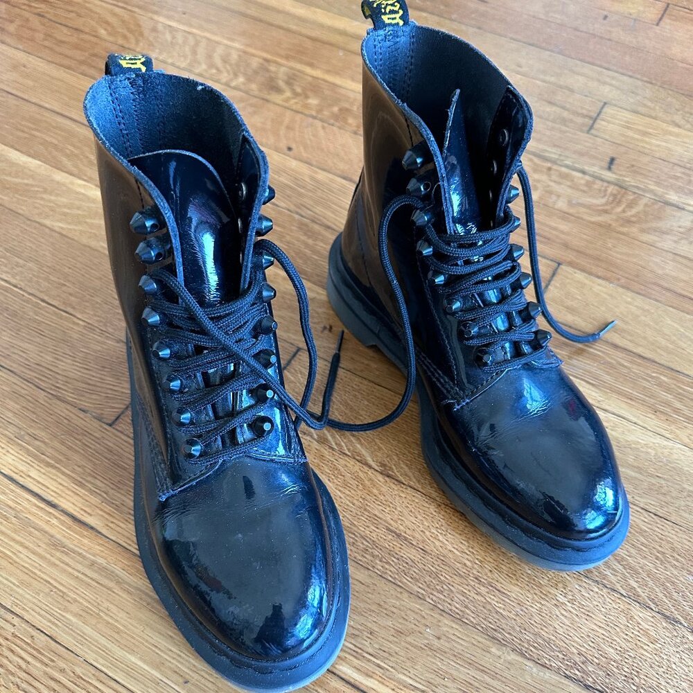 SIze 7L Doc Martens Pascal Stud